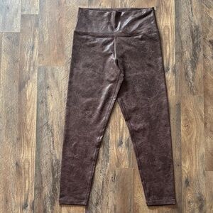 Offline By Aerie Brown The Hugger High Waisted Crackle leggings size LARGE SHORT